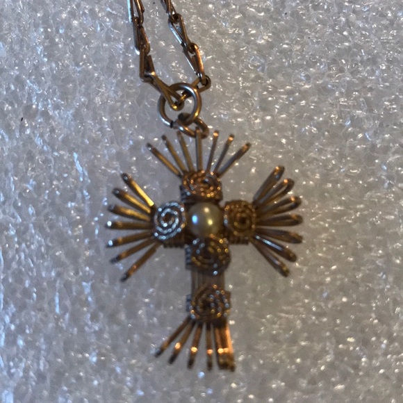 Antique gold 9k wire cross necklace - Picture 2 of 4